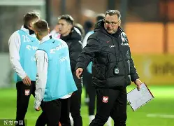 体育视频直播-迈阿密热火战术微调备战NBA总决赛莱万多夫斯基在公牛比赛中败北，媒体一致点评：门兴格拉德巴赫围绕欧冠单刀错失的简单介绍